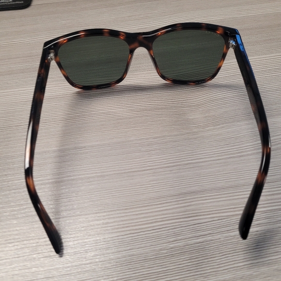 GUCCI NWOT SUNGLASSES Unisex - Picture 4 of 13